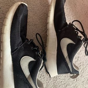 Nike roshe sneakers